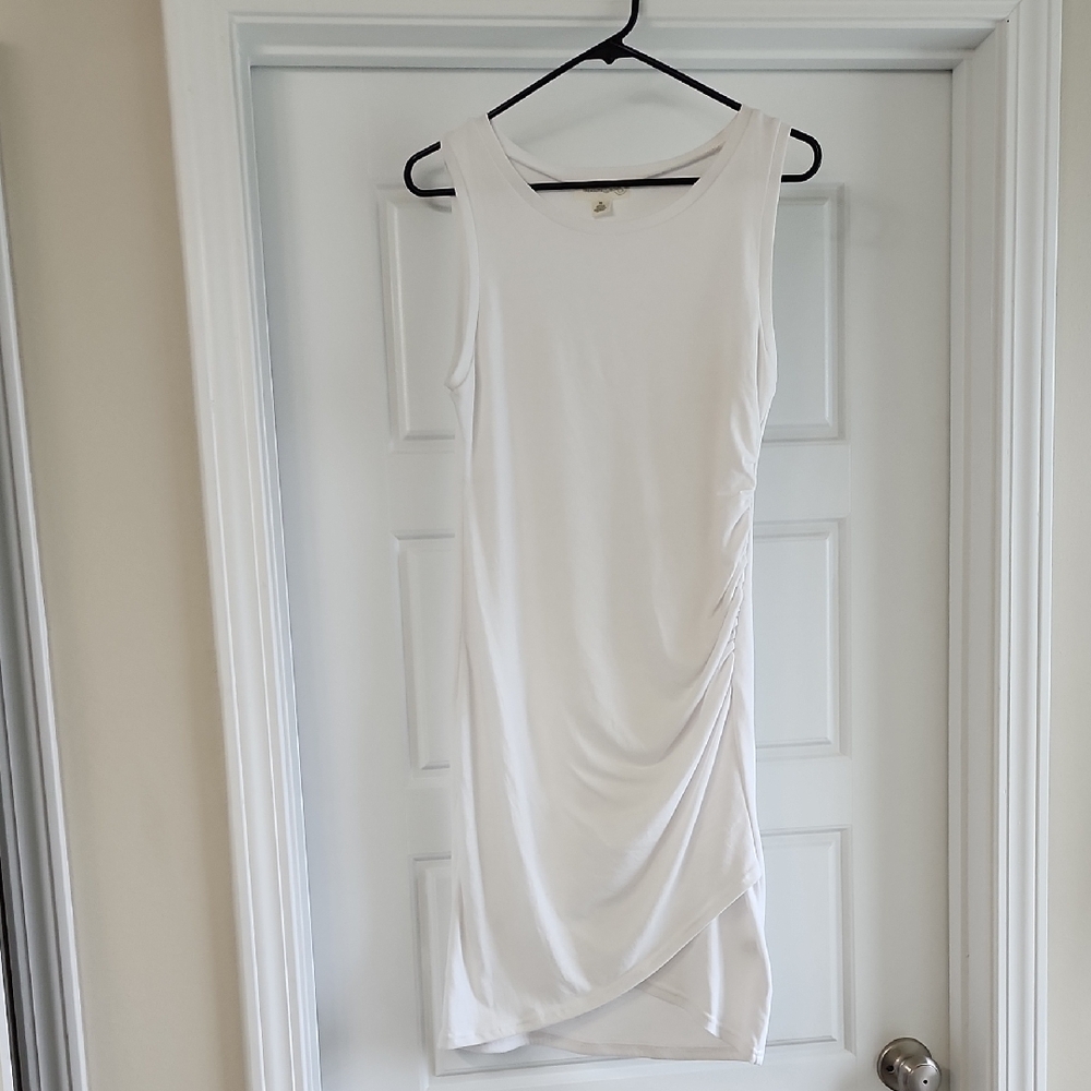 Elegant White Sleeveless Dress